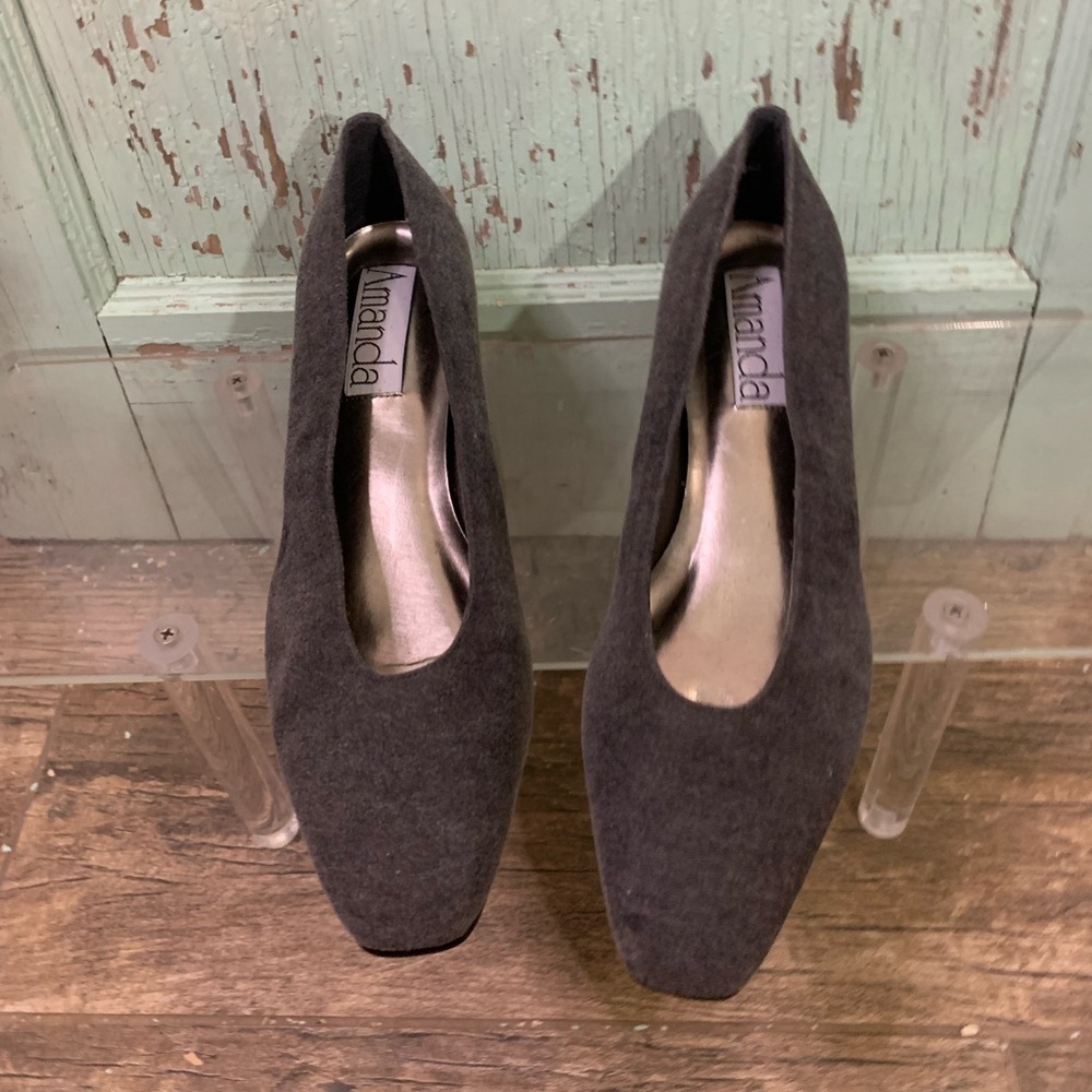 NWOT Women’s Amanda grey suede oxford heels